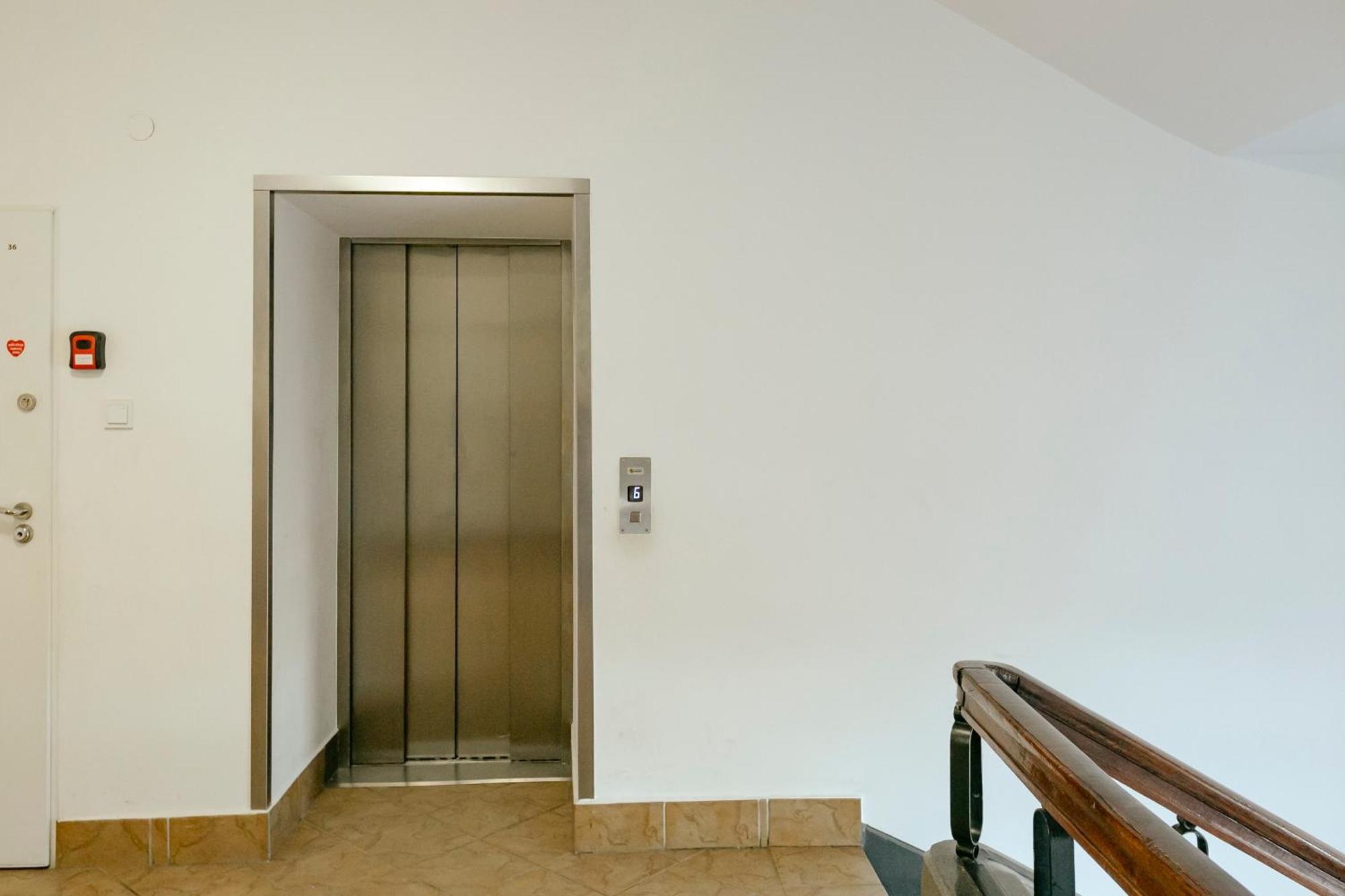 Plac Konstytucji 6 Orange - Apartament Dla 4 Osob - Bezplatny Parking - Free Parking - Piekny Widok Na Panorame Warszawy Warschau Buitenkant foto