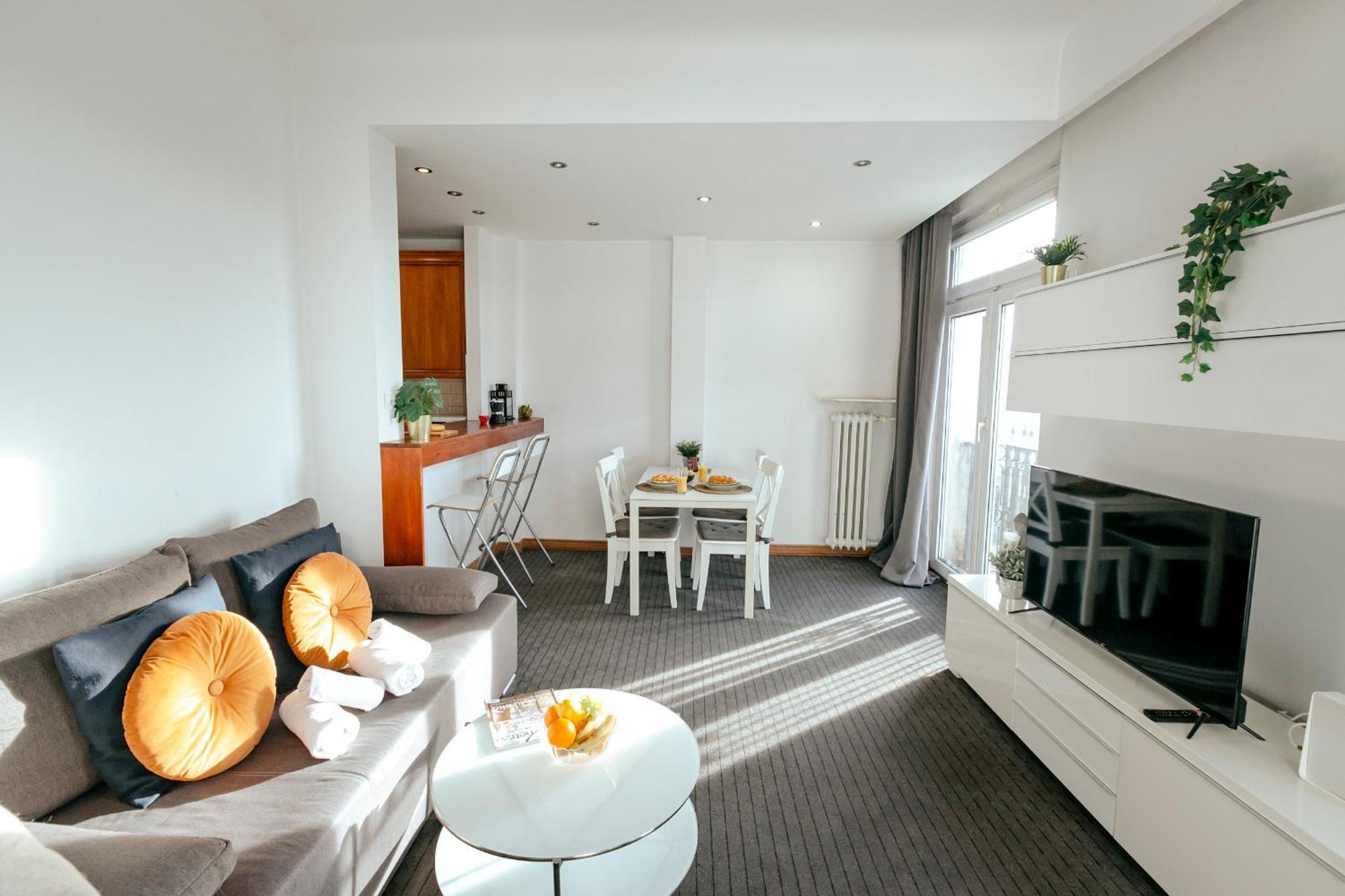 Plac Konstytucji 6 Orange - Apartament Dla 4 Osob - Bezplatny Parking - Free Parking - Piekny Widok Na Panorame Warszawy Warschau Buitenkant foto